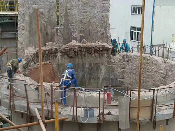 煙囪拆除